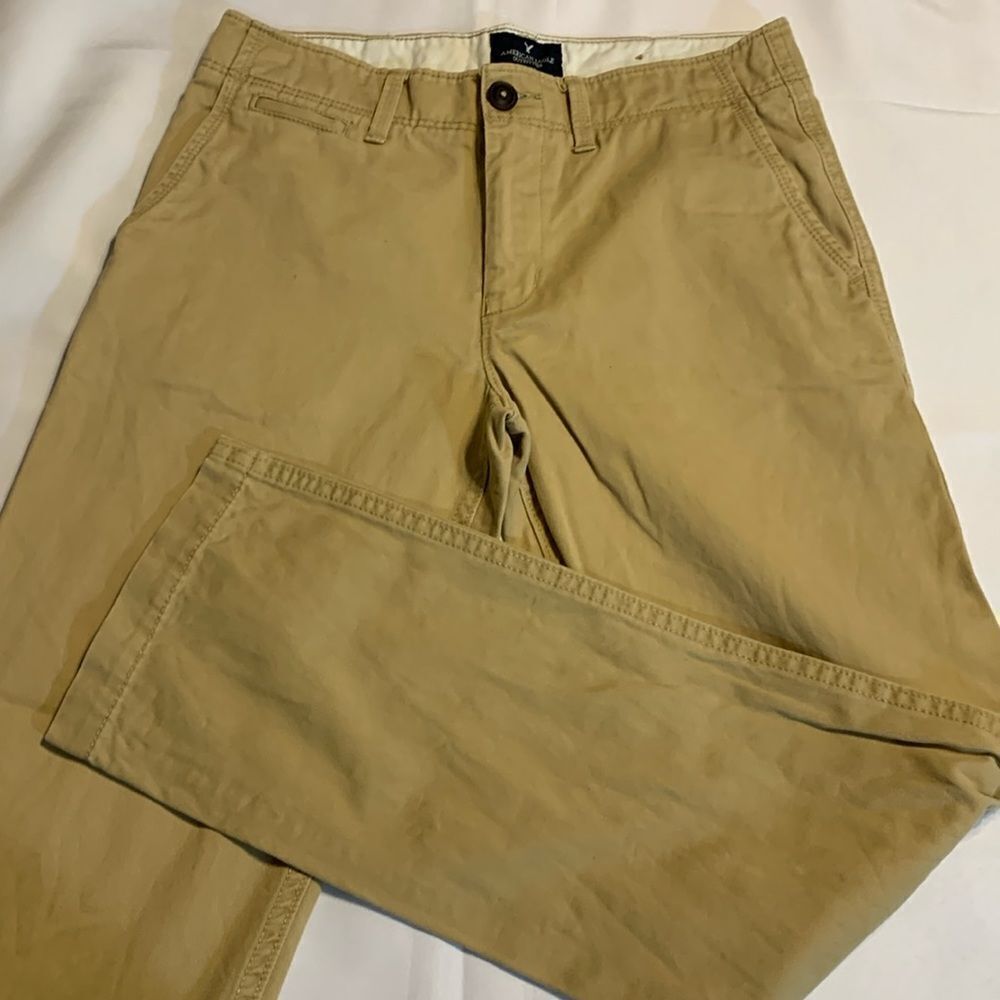 American Eagle size 30 x 34 relaxed straight leg kahki pants like new